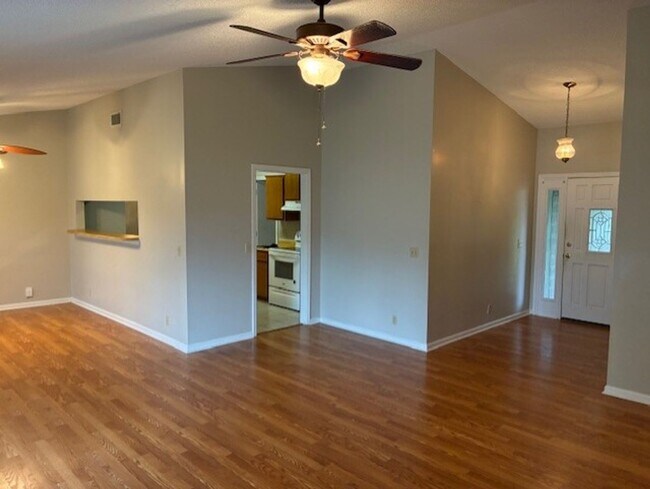 Foto del edificio - 114 N Woodvalley Dr