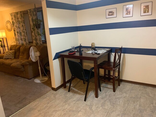 Foto del edificio - 2 Br / 1 Ba TH w/ 1-Car Garage in Brooklyn...