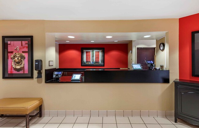 Lobby and Guest Check-in - Furnished Studio - Amarillo