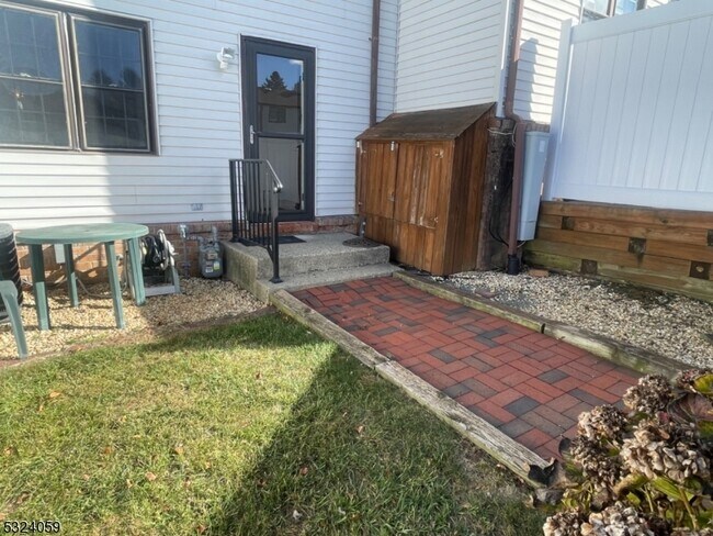 Building Photo - 150 Cynthia Dr