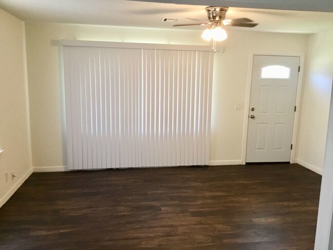 Building Photo - 2 br, 1 bath House - 817 Bell Drive