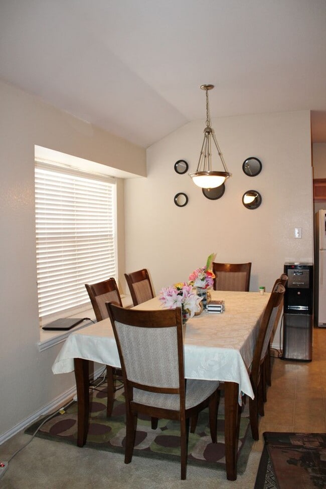 Foto del edificio - Well Maintained 4/2/2 Home Nestled on Corn...