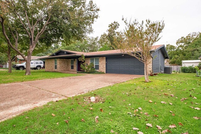 Building Photo - Captivating 3 Bedroom, 2 Bath Home in Cres...