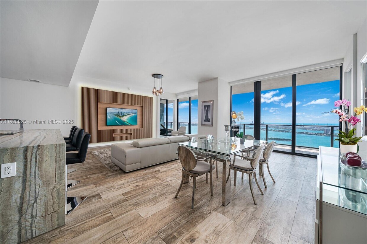Foto principal - 650 NE 32nd St