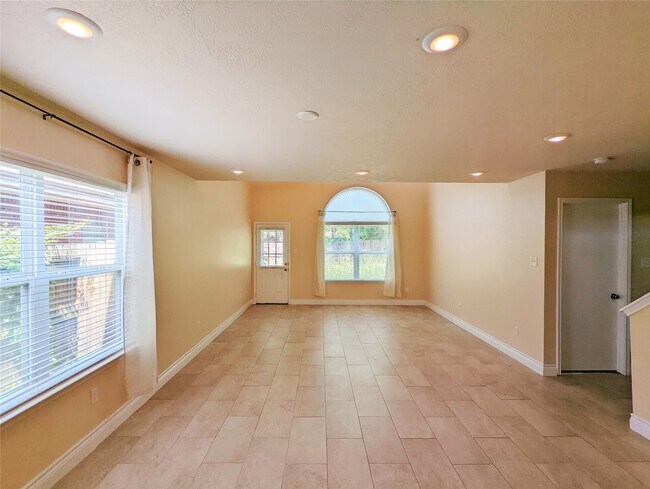 Building Photo - 8815 Lyndonnille Falls Ln