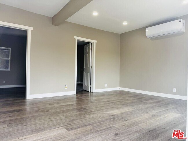 Foto del edificio - 4915 Compton Ave