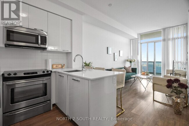 Building Photo - 9471 Yonge St