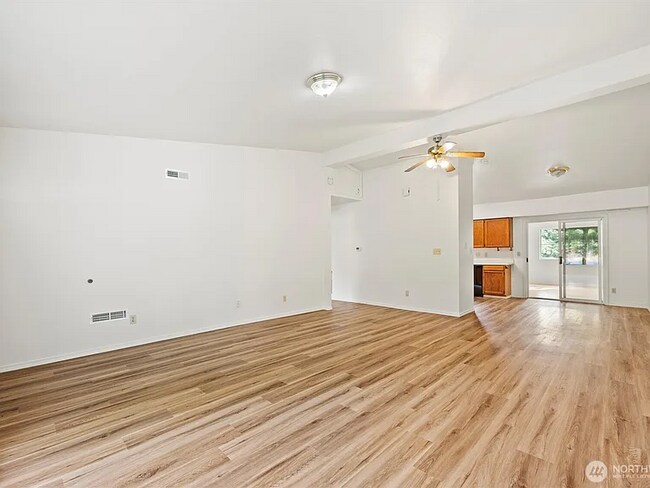 Foto del edificio - Ruth Duplex Unit A