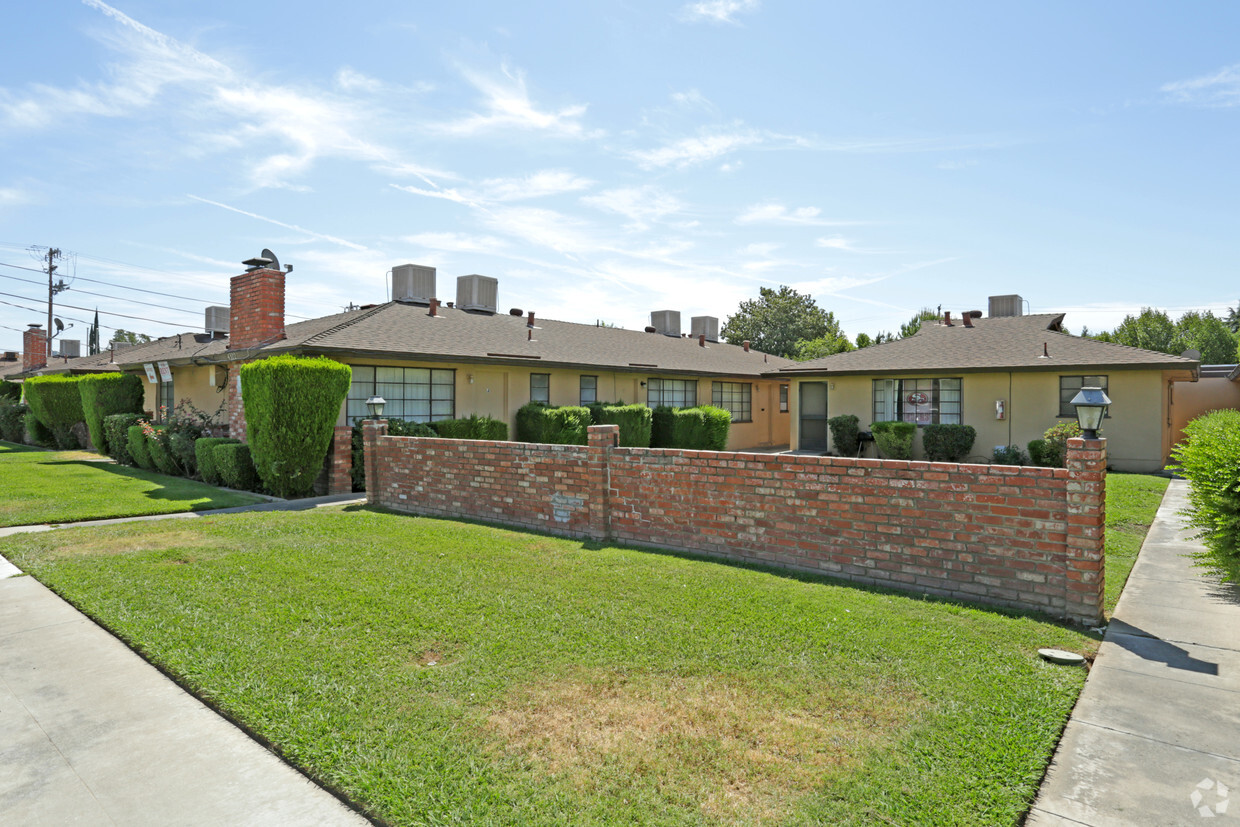 Primary Photo - 4322 Sierra Madre Ave