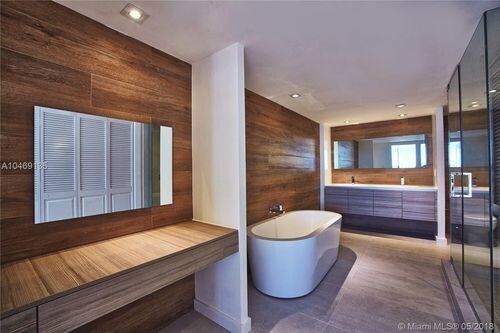 Building Photo - 11113 Biscayne Blvd
