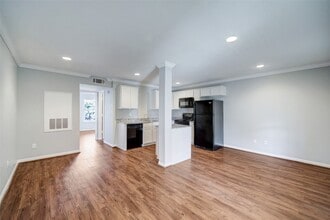 Building Photo - 835 Heights Blvd