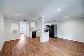 Building Photo - 835 Heights Blvd