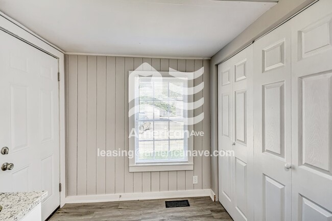 Building Photo - 1821 17th Ave E