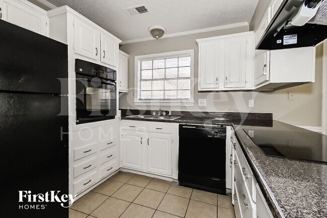 Foto del edificio - 4484 Westbury Dr