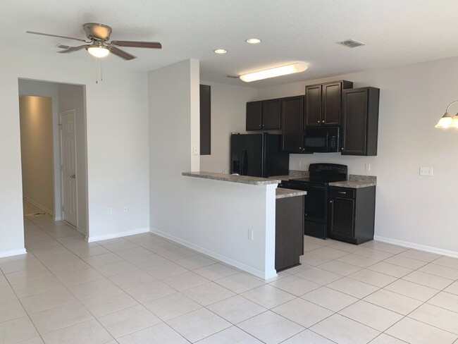 Building Photo - Moultrie Village Townhome with two ensuite...