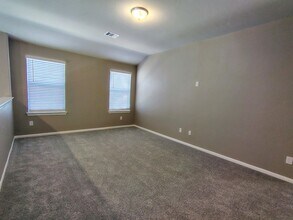 Building Photo - 2307 Sweet Bay Dr