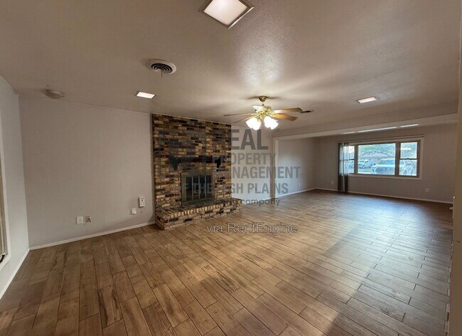 Building Photo - 4426 Mesa Cir