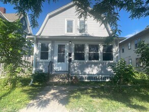 Building Photo - 2924 Emerson Ave N