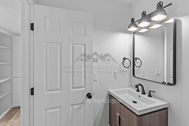 Foto del edificio - 7428 E Carol Cir