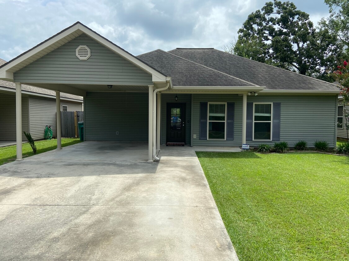 Primary Photo - 40306 Skylar Ln