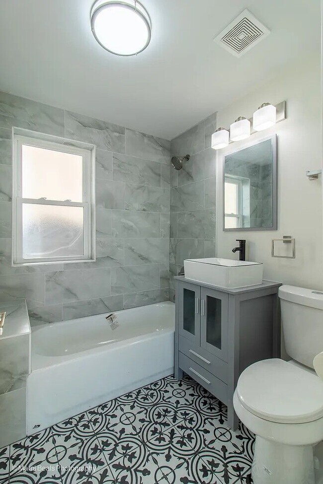 Foto del edificio - Newly Renovated 3 bedroom/3 bath home avai...