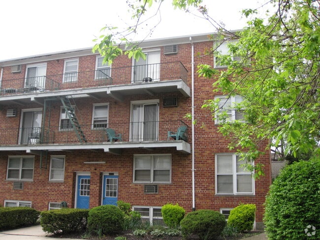 Building Photo - 69-16 66th Dr