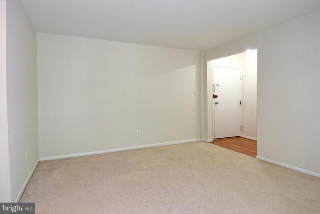 Foto del edificio - 3302 Woodburn Village Dr
