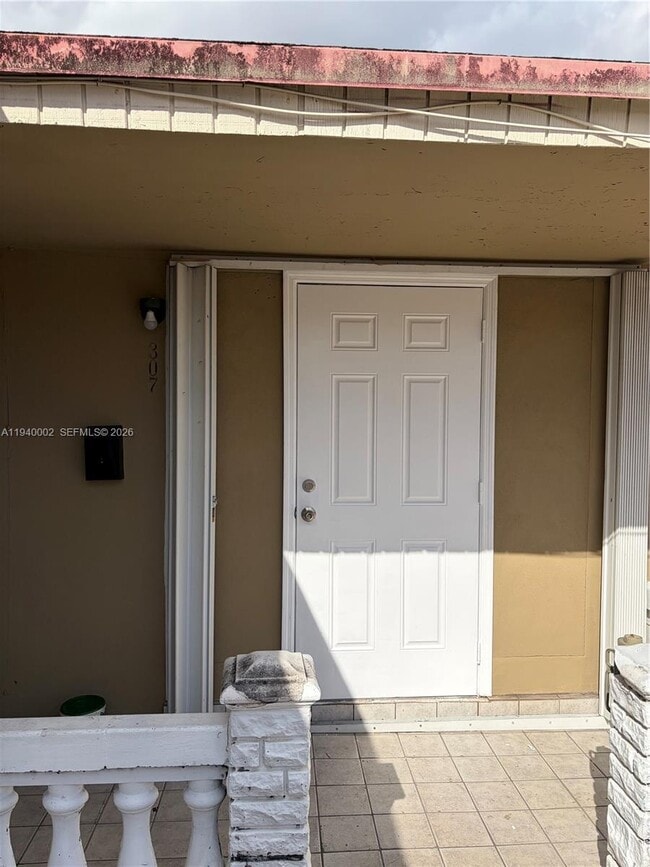 Building Photo - 307 E 14th St