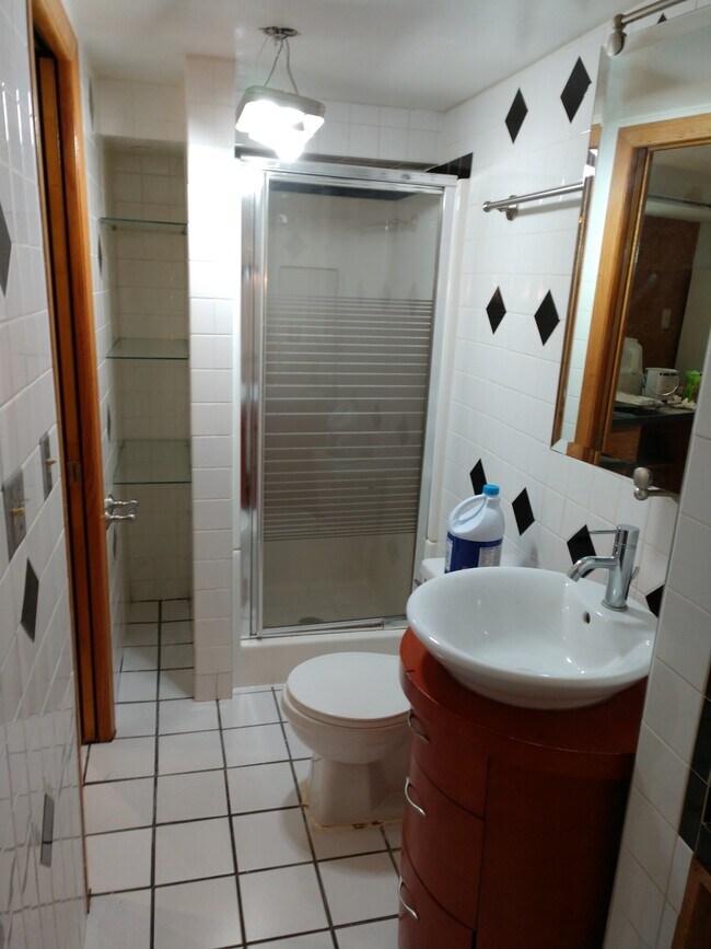 Bathroom - 5200 France Ave N