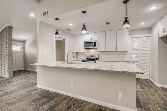 Building Photo - 2404 Scotswood Dr