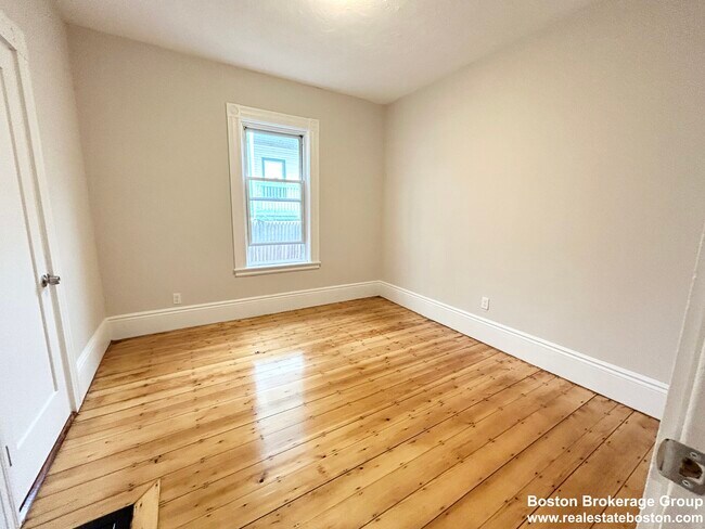 Building Photo - 12 Buttonwood St