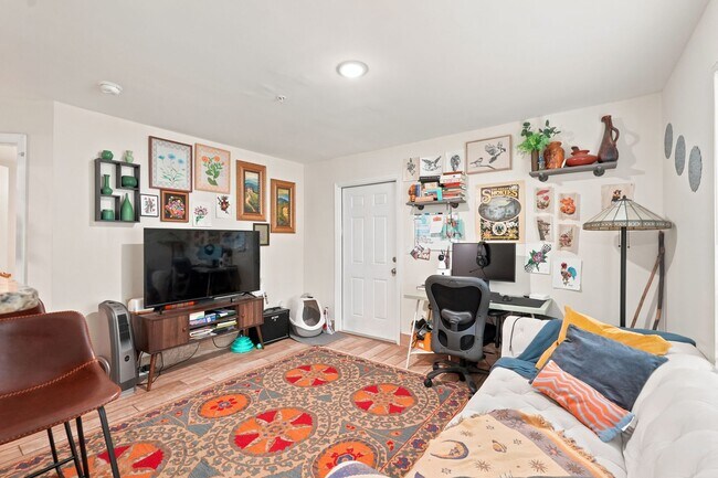 Foto del edificio - 8642 Mallard Reserve Dr