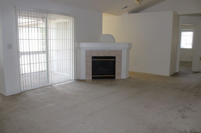 Foto del edificio - Lovely Two Bedroom Condo in Greeley