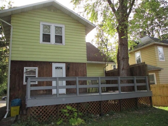 Building Photo - 34 Schubert St