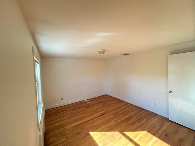 Foto del edificio - 61 Oakley Ln