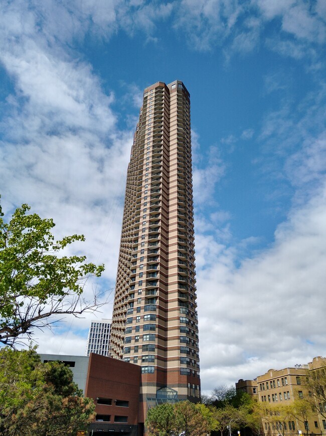 Foto del edificio - 3660 N Lake Shore Dr