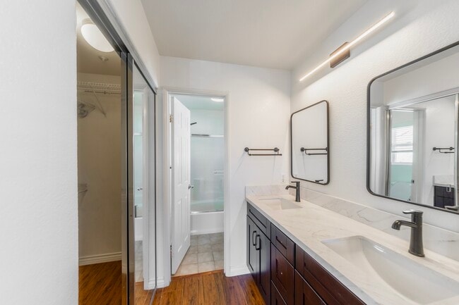 Building Photo - 16908 Robins Nest Way