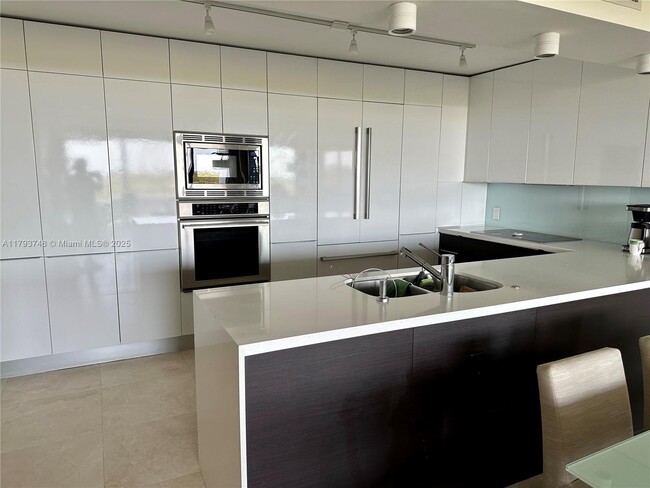 Foto del edificio - 155 Ocean Ln Dr