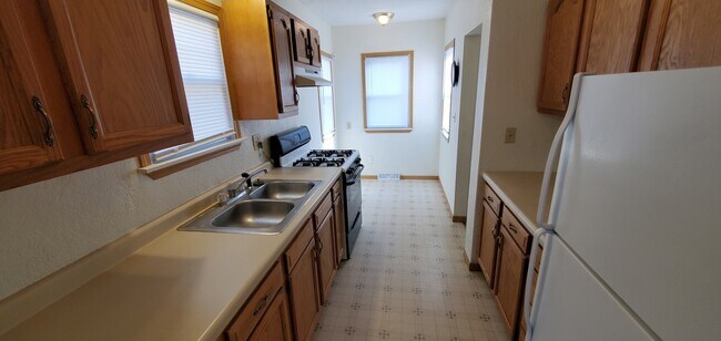 Building Photo - 949 Kern St