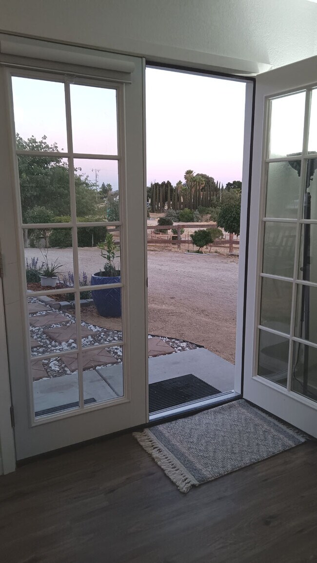 Foto del edificio - 7180 Breslin Ln