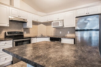 Building Photo - 7331-7331 Terwillegar Dr S NW