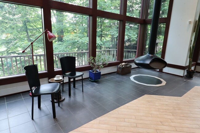 Building Photo - White River Access, Vaulted Ceilings, Natu...