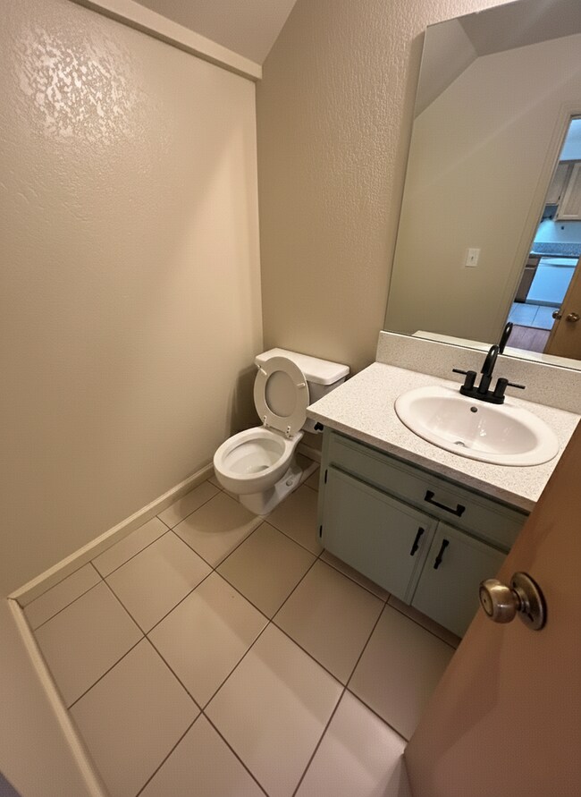 Building Photo - 10318 Commerce Ave