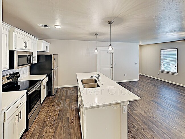 Building Photo - 5008 Avion Ct