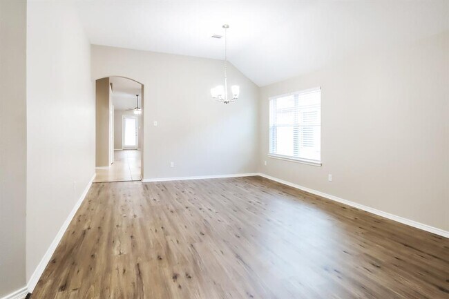 Foto del edificio - 4709 Meadow Way Dr