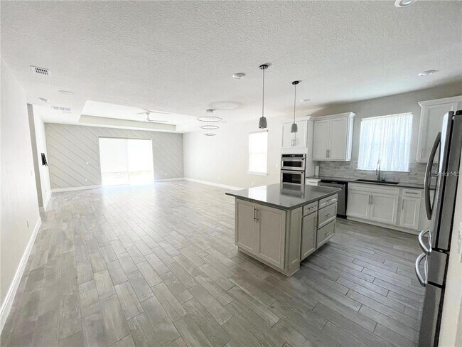 Foto del edificio - 5837 Wooden Pine Dr