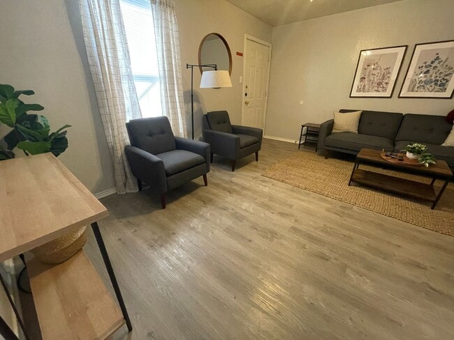 Foto del edificio - 1605 Benttree Dr