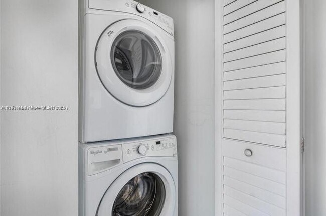 Foto del edificio - 151 SE 1st St