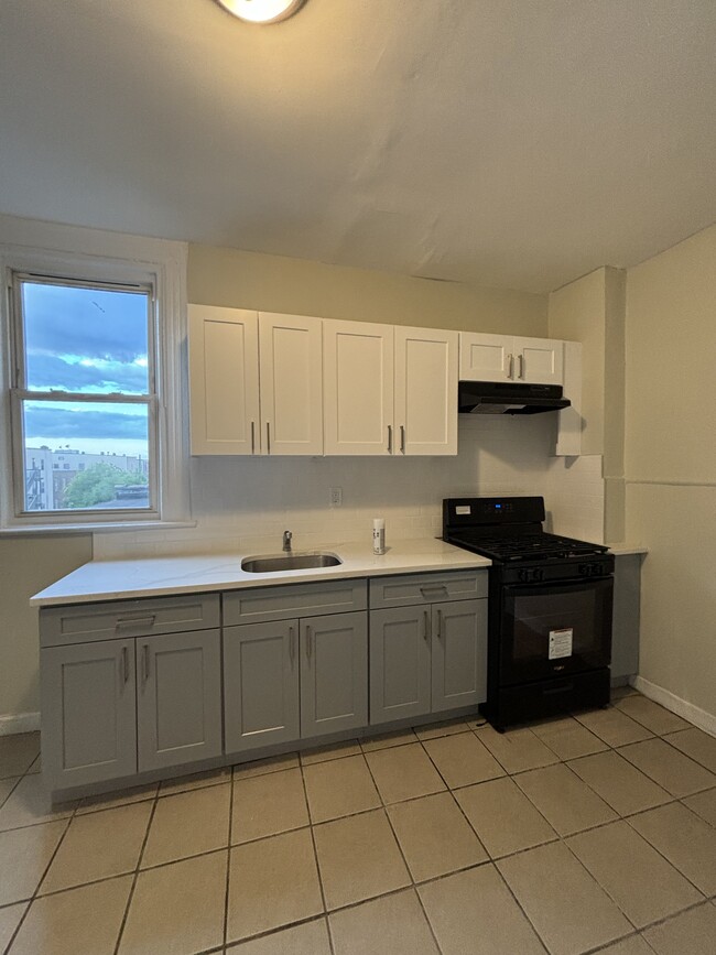Unit 1 - 270 4th St
