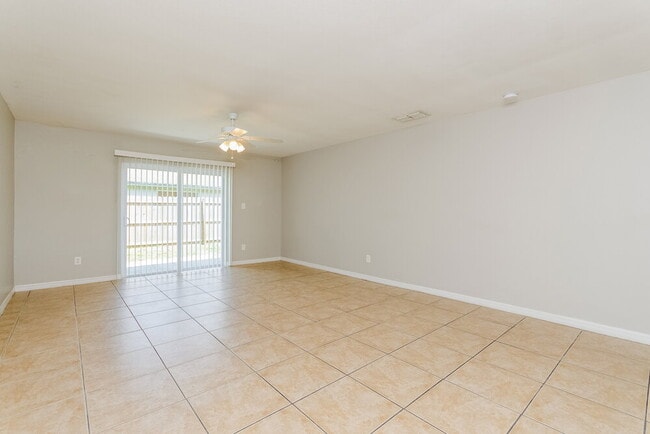 Building Photo - 5385 Hawk Dr